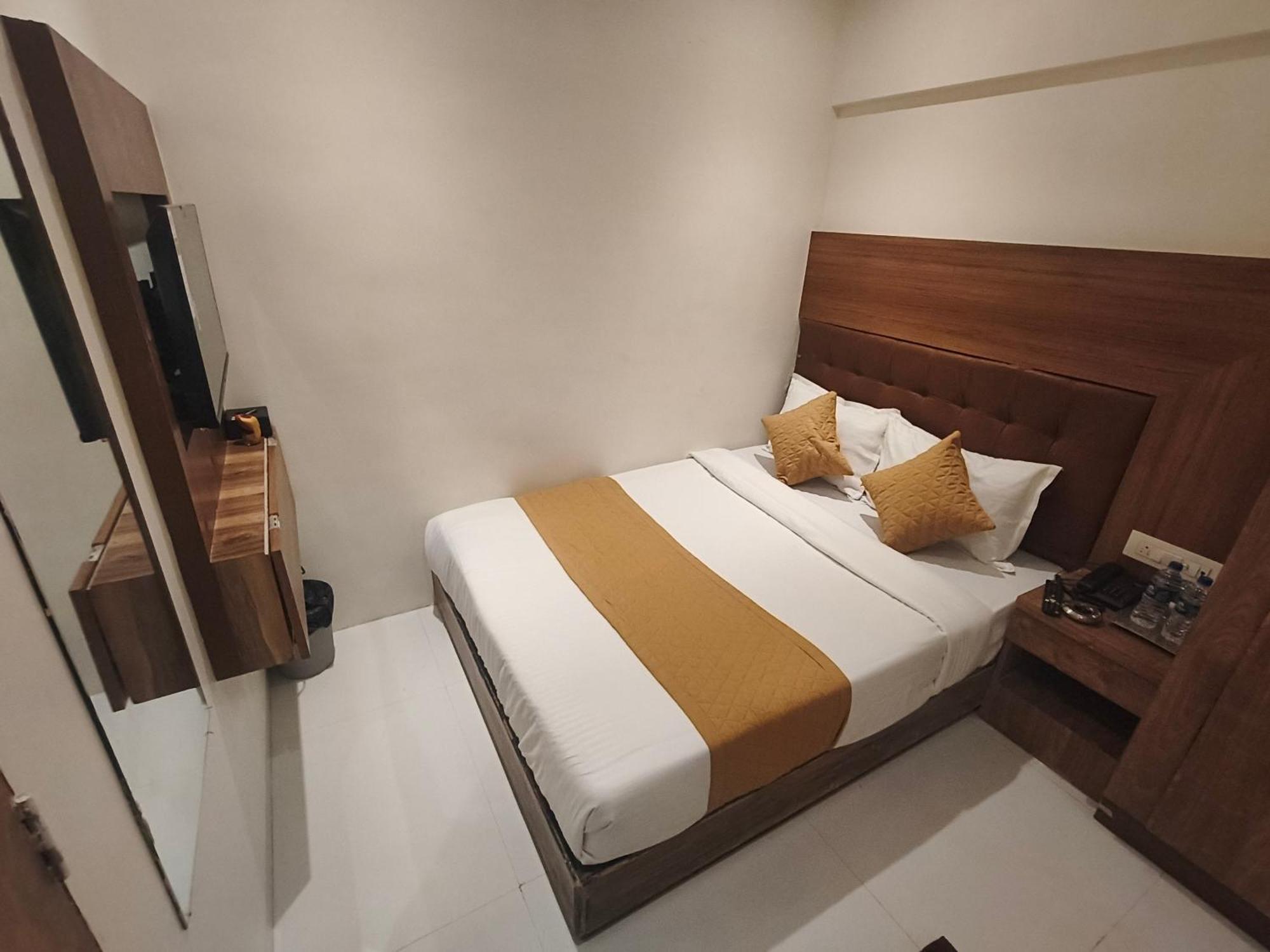 Hotel West Line Andheri - Mumbai — Photos 1